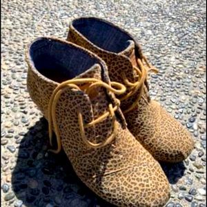 Toms wedge heel leopard print shoes